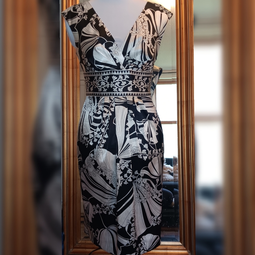 Maggy London Black and White satin dress size 6 - Bold Print Cocktail
